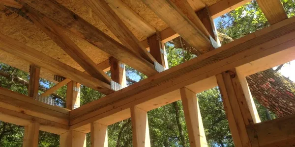 17 Oaks Plantation — timber roof trusses and open-air framing under construction
